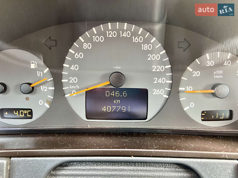 Седан Mercedes-Benz E-Class 2002 в Киеве