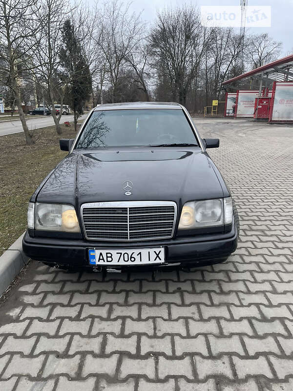 Седан Mercedes-Benz E-Class 1990 в Ладижині