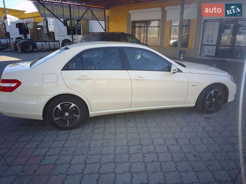 Седан Mercedes-Benz E-Class 2011 в Черкасах