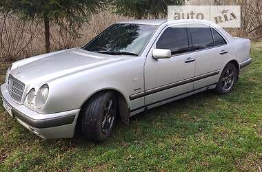 Седан Mercedes-Benz E-Class 1996 в Ивано-Франковске