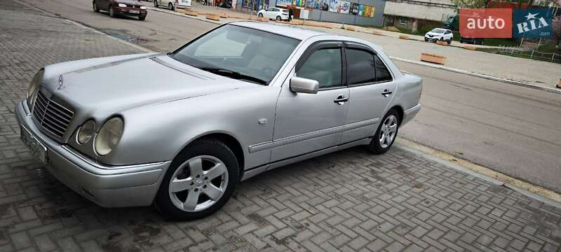 Седан Mercedes-Benz E-Class 1998 в Измаиле