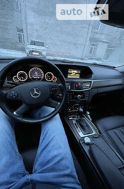 Седан Mercedes-Benz E-Class 2011 в Новояворівську