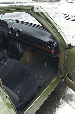 Седан Mercedes-Benz E-Class 1982 в 