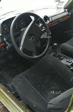 Седан Mercedes-Benz E-Class 1982 в 