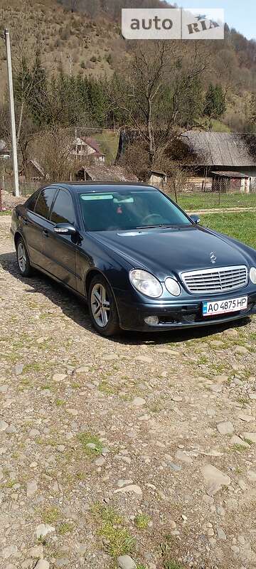 Седан Mercedes-Benz E-Class 2003 в Межгорье