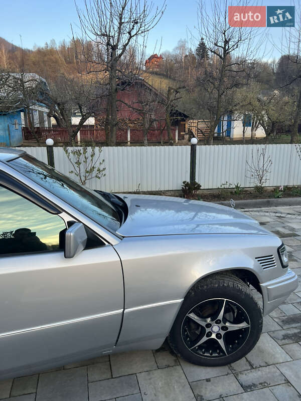 Седан Mercedes-Benz E-Class 1994 в Вижниці