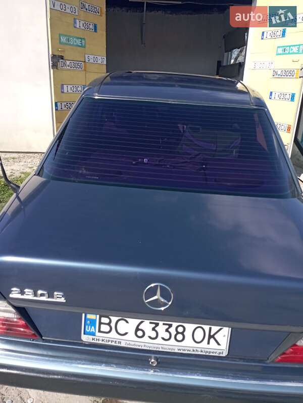 Седан Mercedes-Benz E-Class 1991 в Львове