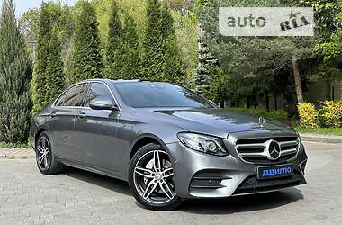 Седан Mercedes-Benz E-Class 2016 в Львове