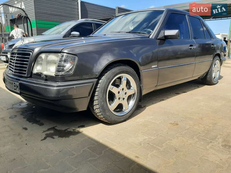 Седан Mercedes-Benz E-Class 1995 в Ивано-Франковске