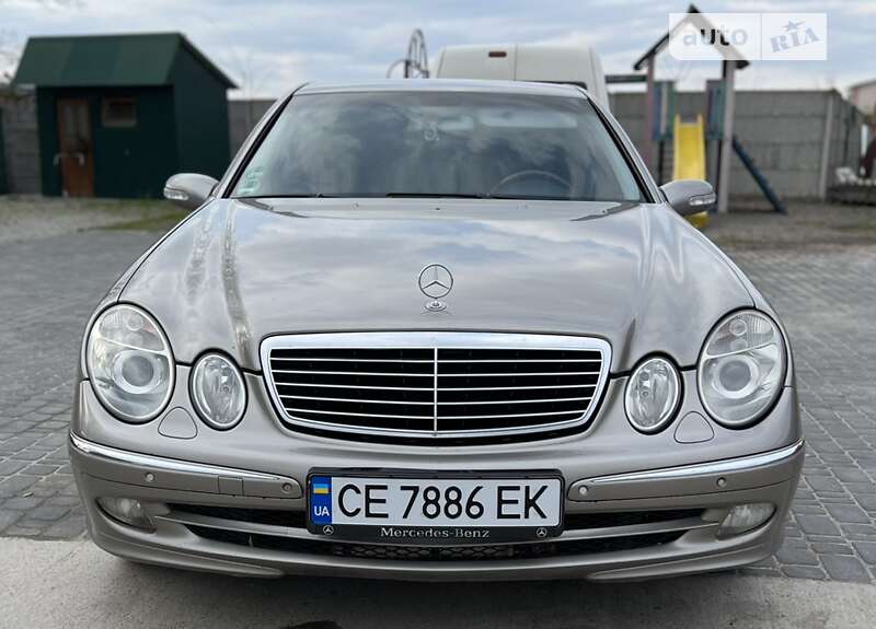 Седан Mercedes-Benz E-Class 2003 в Новоселице