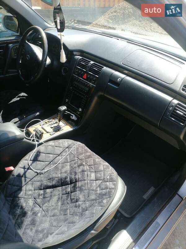 Седан Mercedes-Benz E-Class 2000 в Черновцах