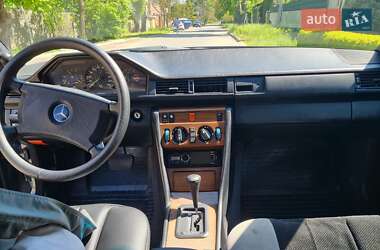 Седан Mercedes-Benz E-Class 1989 в 