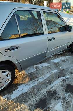 Седан Mercedes-Benz E-Class 1995 в 