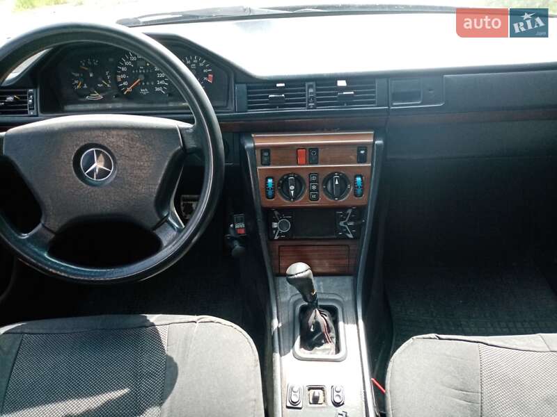 Седан Mercedes-Benz E-Class 1986 в Запоріжжі фото 8 Седан Mercedes-Benz E-Class 1986 в Запоріжжі