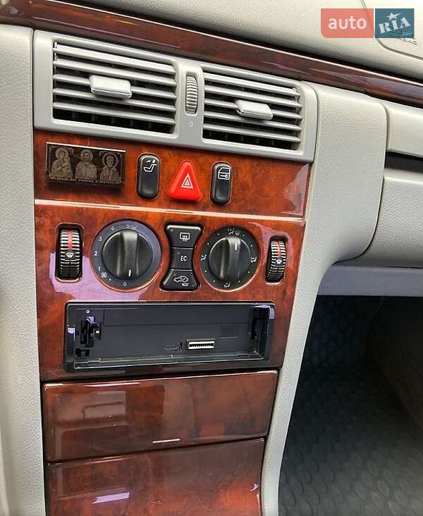 Седан Mercedes-Benz E-Class 2001 в Харкові