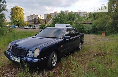 Седан Mercedes-Benz E-Class 1999 в Стрию