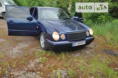 Седан Mercedes-Benz E-Class 1999 в Стрию