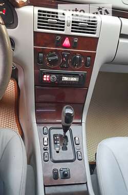 Седан Mercedes-Benz E-Class 2000 в 