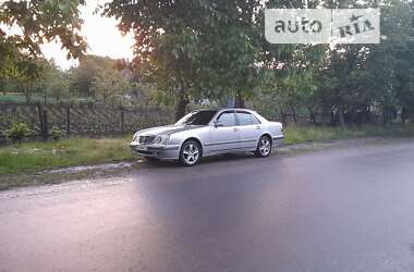 Седан Mercedes-Benz E-Class 2000 в 