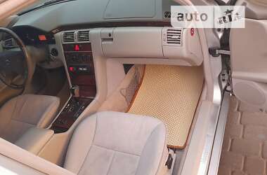 Седан Mercedes-Benz E-Class 2000 в 