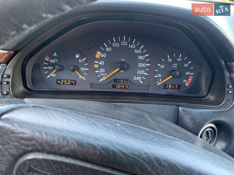 Седан Mercedes-Benz E-Class 1999 в Володимирі