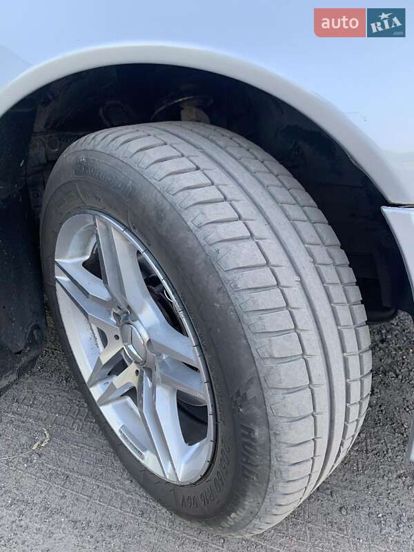 Седан Mercedes-Benz E-Class 1999 в Володимирі