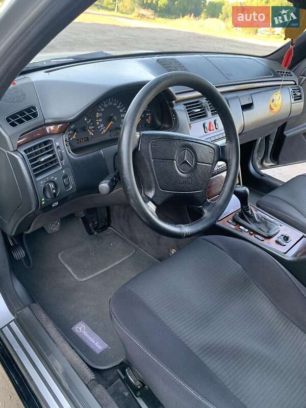 Седан Mercedes-Benz E-Class 1999 в Володимирі