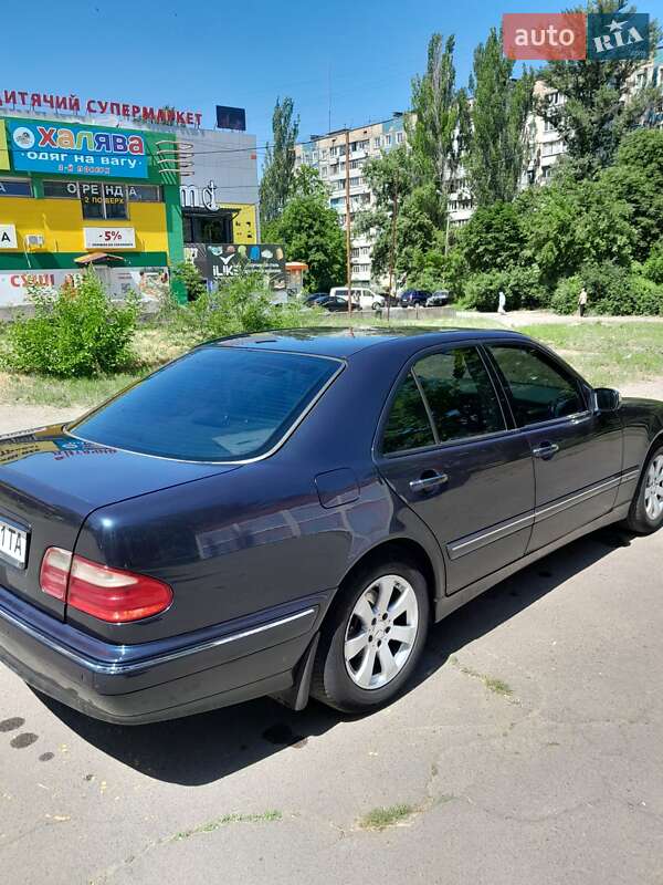 Седан Mercedes-Benz E-Class 2000 в Кривому Розі