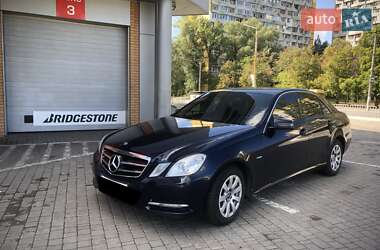 Седан Mercedes-Benz E-Class 2011 в Днепре