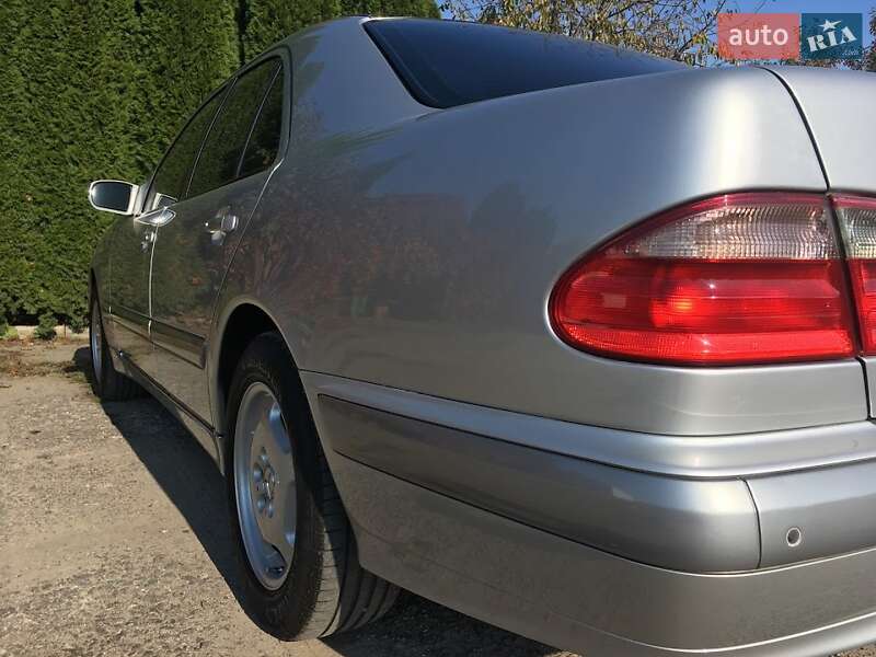 Седан Mercedes-Benz E-Class 2000 в Владимире