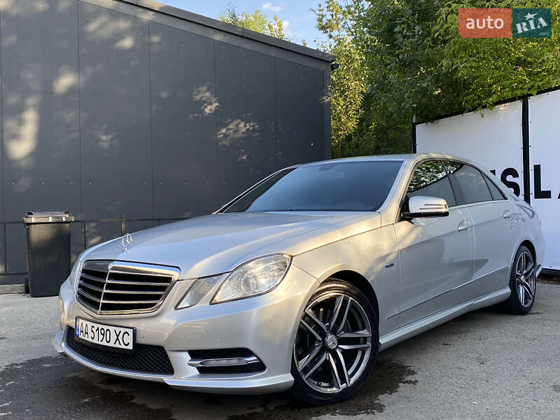 Седан Mercedes-Benz E-Class 2012 в Киеве