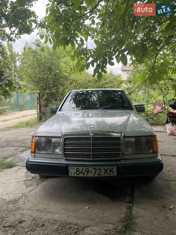 Седан Mercedes-Benz E-Class 1992 в Харькове