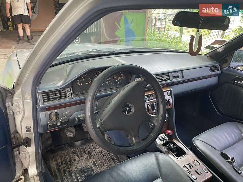 Седан Mercedes-Benz E-Class 1992 в Харькове
