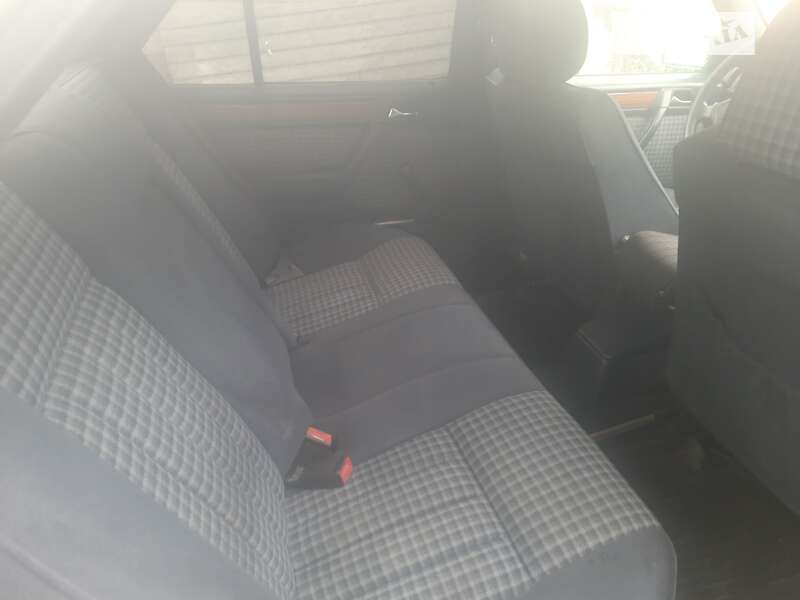 Седан Mercedes-Benz E-Class 1992 в Яремчі фото 11 Седан Mercedes-Benz E-Class 1992 в Яремчі
