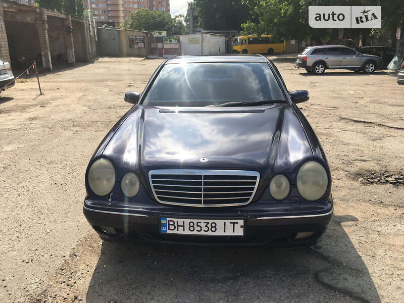 Седан Mercedes-Benz E-Class 2001 в 