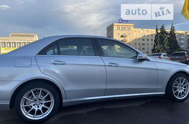 Седан Mercedes-Benz E-Class 2012 в Житомирі