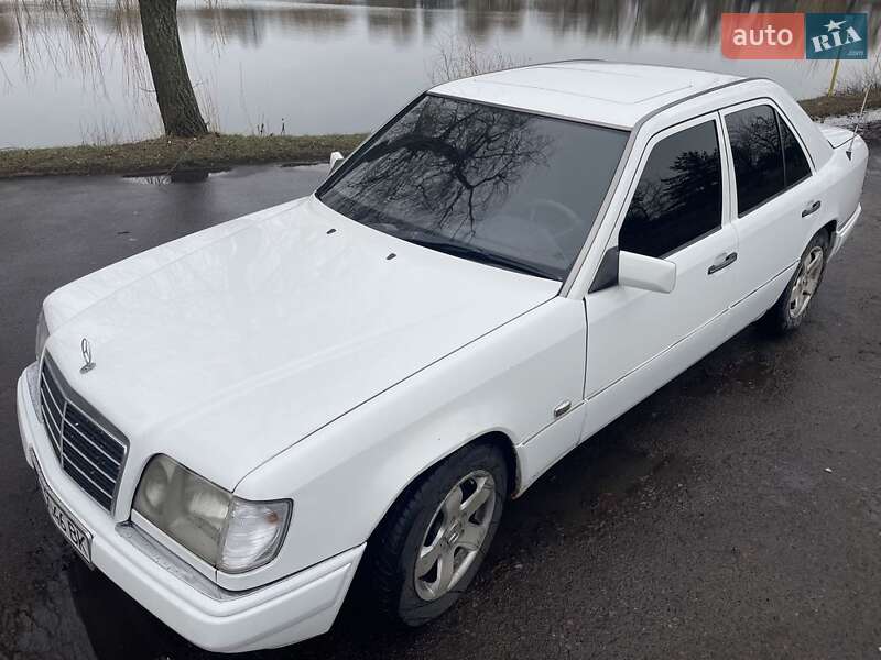 Седан Mercedes-Benz E-Class 1994 в Рівному