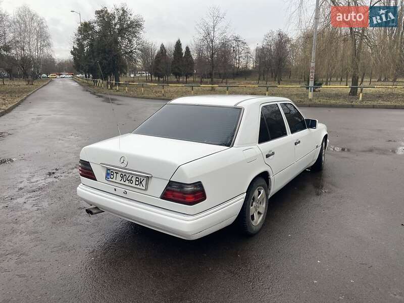 Седан Mercedes-Benz E-Class 1994 в Рівному