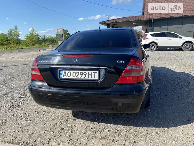 Седан Mercedes-Benz E-Class 2003 в Виноградове