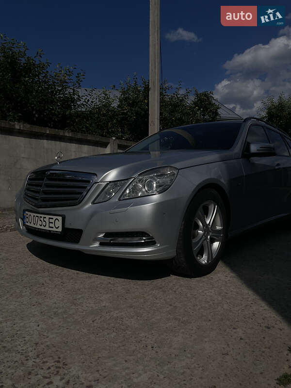 Универсал Mercedes-Benz E-Class 2010 в Кременце