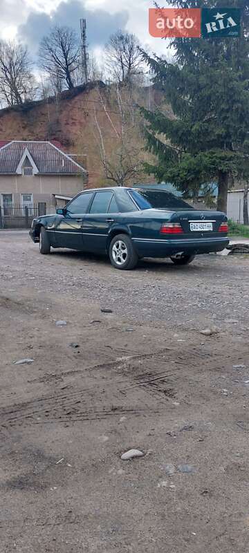Седан Mercedes-Benz E-Class 1995 в Виноградове