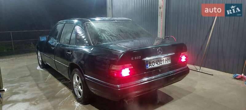 Седан Mercedes-Benz E-Class 1995 в Виноградове