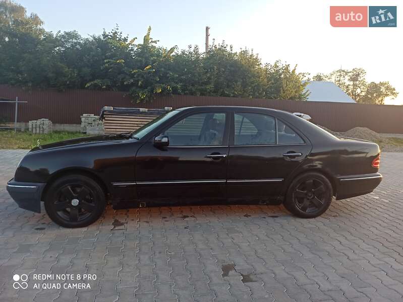 Седан Mercedes-Benz E-Class 2000 в Вижниці