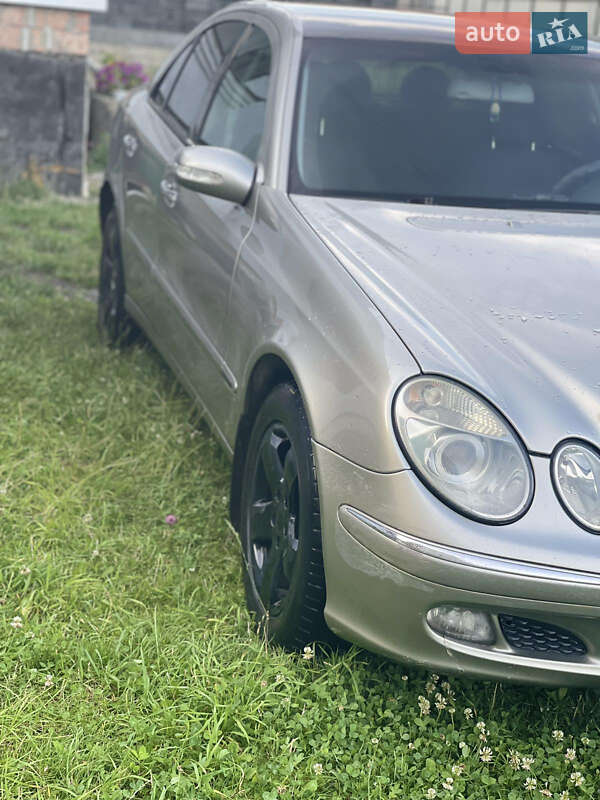 Седан Mercedes-Benz E-Class 2005 в Тячеве