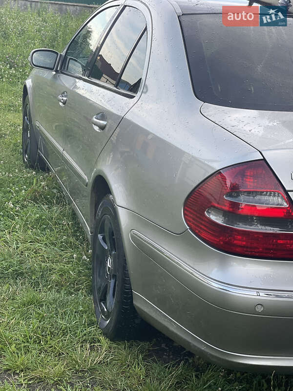 Седан Mercedes-Benz E-Class 2005 в Тячеве