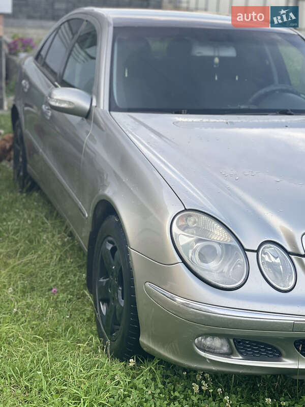 Седан Mercedes-Benz E-Class 2005 в Тячеве
