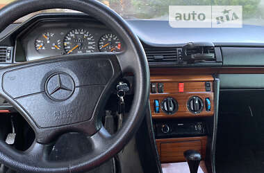 Седан Mercedes-Benz E-Class 1995 в 
