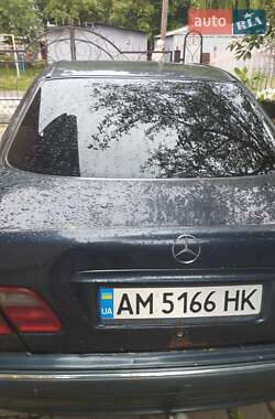 Седан Mercedes-Benz E-Class 2000 в Звягеле