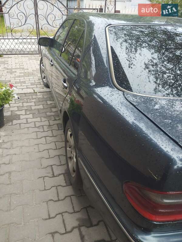 Седан Mercedes-Benz E-Class 2000 в Звягеле