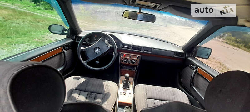 Седан Mercedes-Benz E-Class 1991 в Шумске